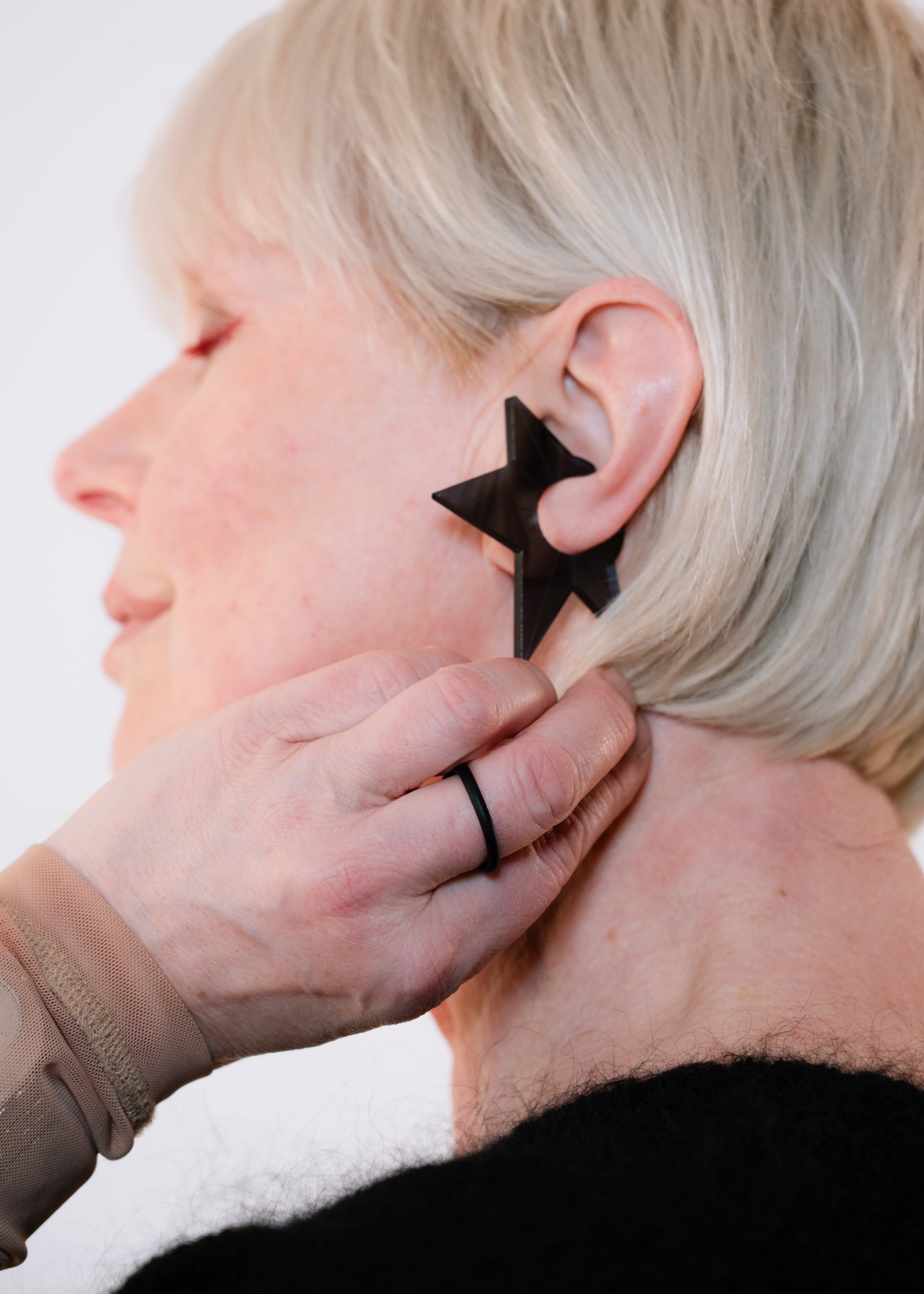 TÄHTI earcuffs HIILI